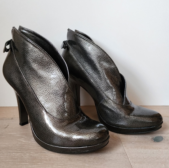 VINTAGE Jessica Simpson Grey Patent Leather Ankle Boots with Bow Size 9 - Picture 2 of 12